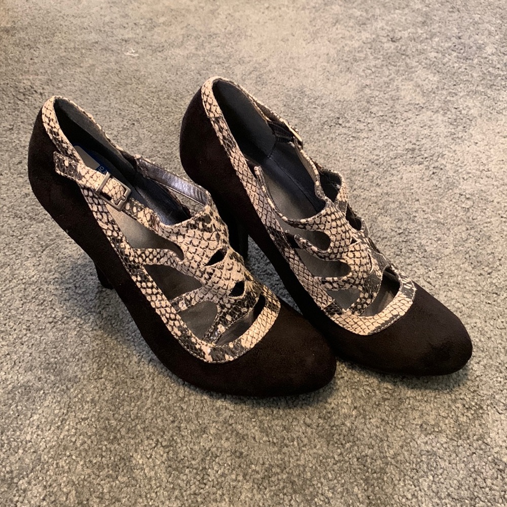 Mia Girl Black Suede Pumps